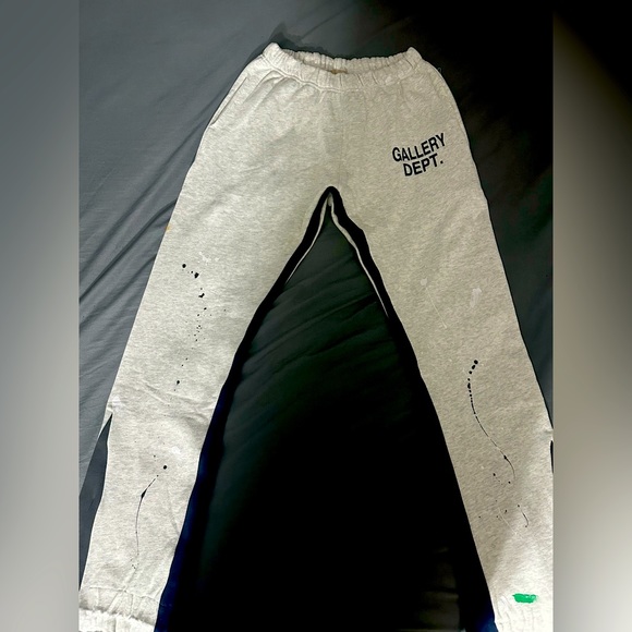 Grey Gallery Dept. flare sweatpants. They’re size large. UNWORN (with tag still)